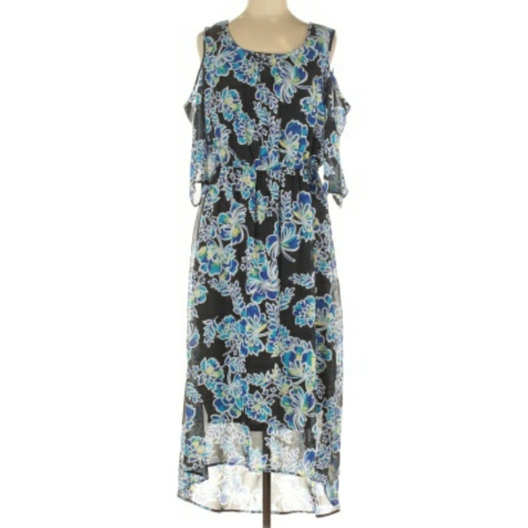 Relativity Dresses & Skirts - NWT Cold Shoulder Flutter Sleeve Floral Dress
